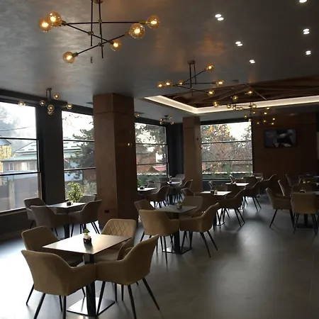 Hotel Monopol Peshkopi מלון 4*