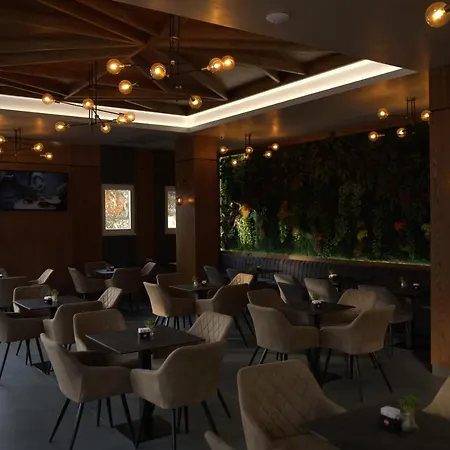 Hotel Monopol Peshkopi מלון 4*