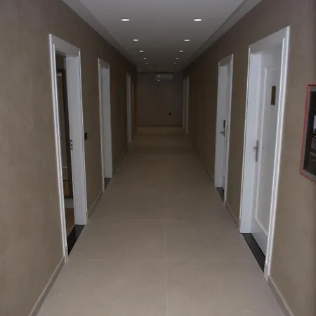 Hotel Monopol Peshkopi מלון 4*