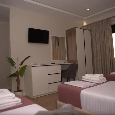 Hotel Monopol Peshkopi מלון 4*